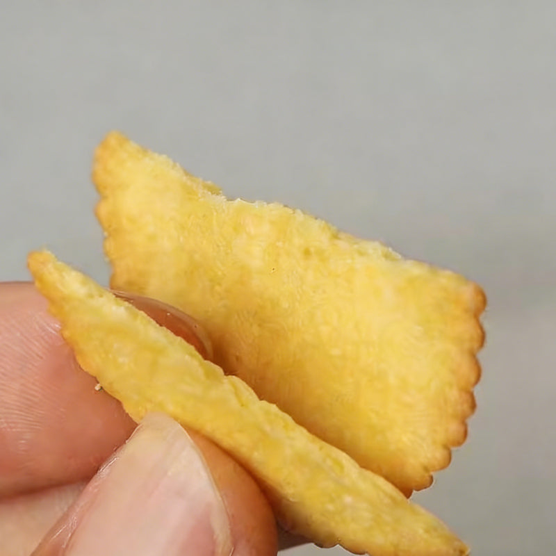 10.93oz/1bag Chive Crispy Crackers